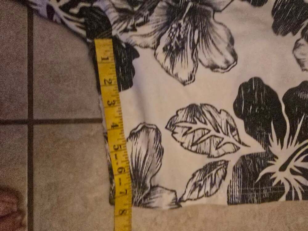 Venus Black and White Floral Print Swim Shorts Size 16 - Picture 4 of 4